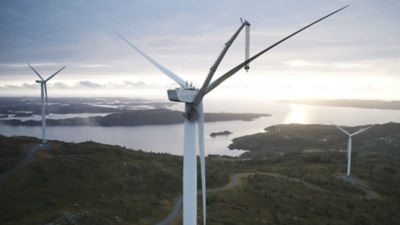 Climbing crane on top of a wind turbine