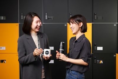 커피를 마시고 있는 Ansys 직원
