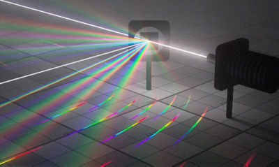 Two-dimensional diffraction grating