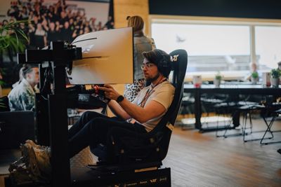 official-team-simulator-porsche-motorsport-lounge