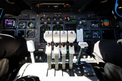 Cockpit eines Flugzeugs