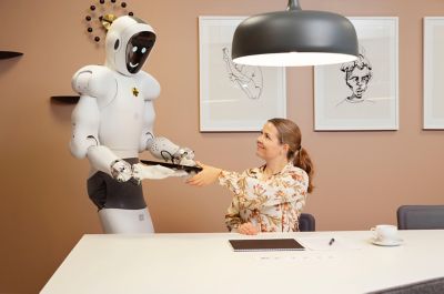 役に立つヒューマノイドロボットのエンジニアリング