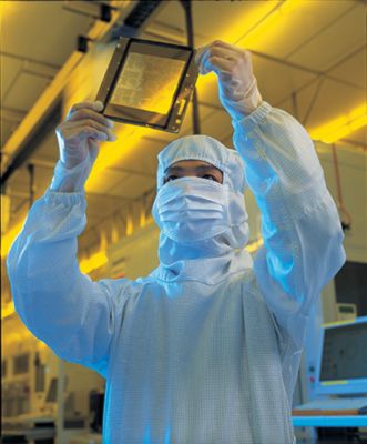 tsmc-fabrication-operator-examining-a-mask-reticle-for-12-inch-wafers.jpg